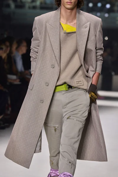 Look 28